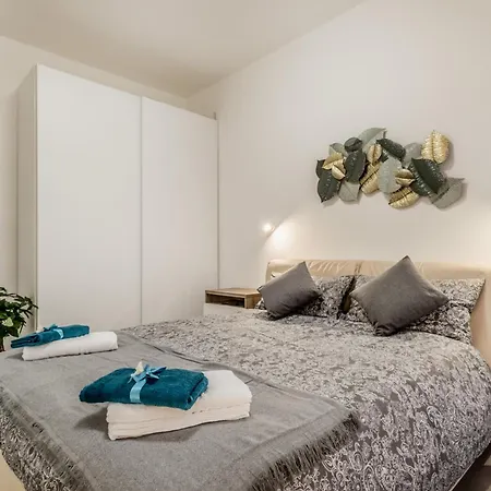 White Living R-home شقة *
