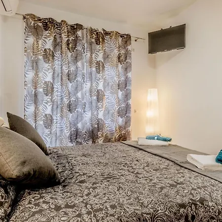 White Living R-home روما