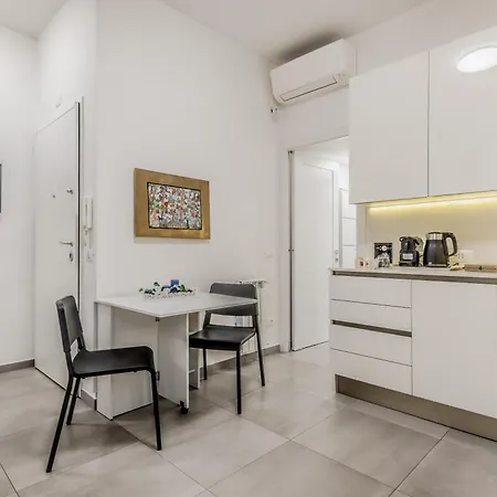 Апартаменты White Living R-home